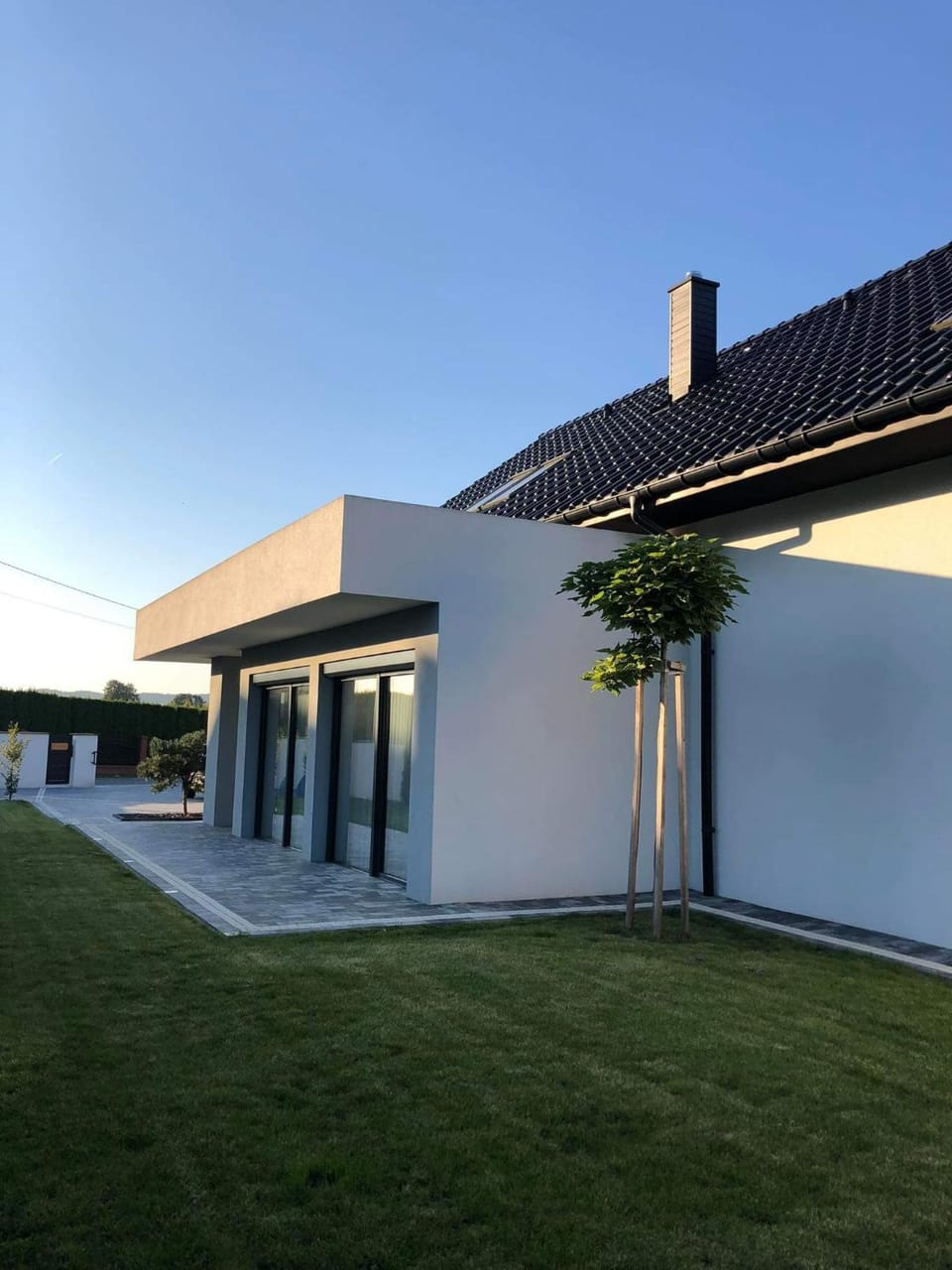 Property building, Day, Garden, Garden view