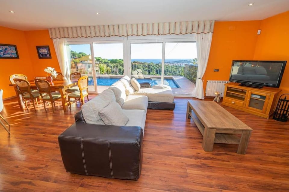 Villa Mare Nostrum,12 personen, panoramisch zeezicht House in Lloret de Mar