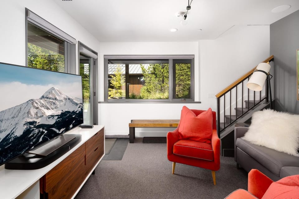 TV and multimedia, Seating area