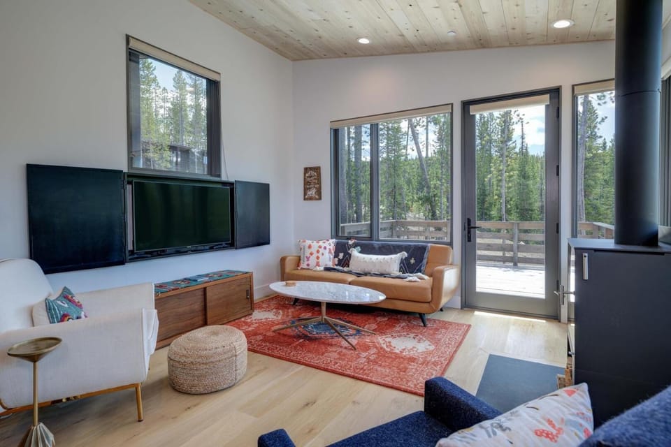12 Lake Cabin Cabin in Big Sky