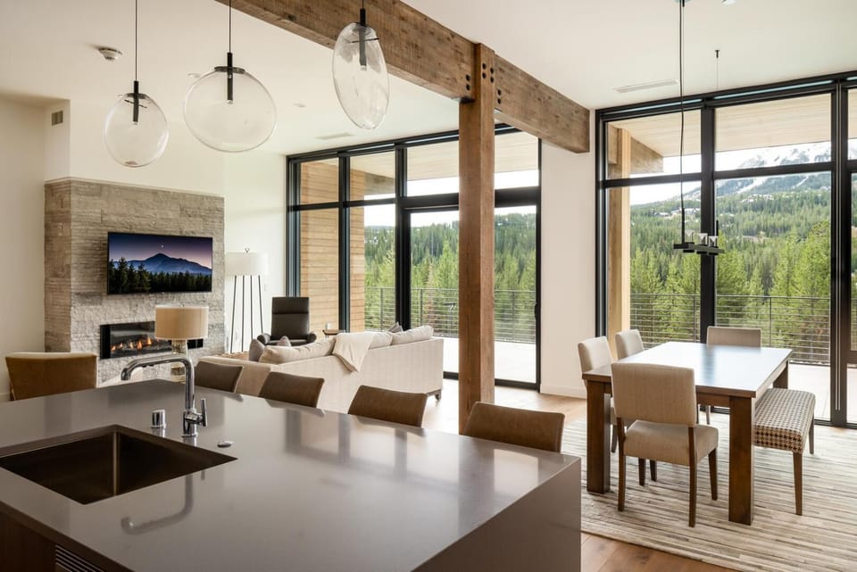 Kitchen or kitchenette, Living room