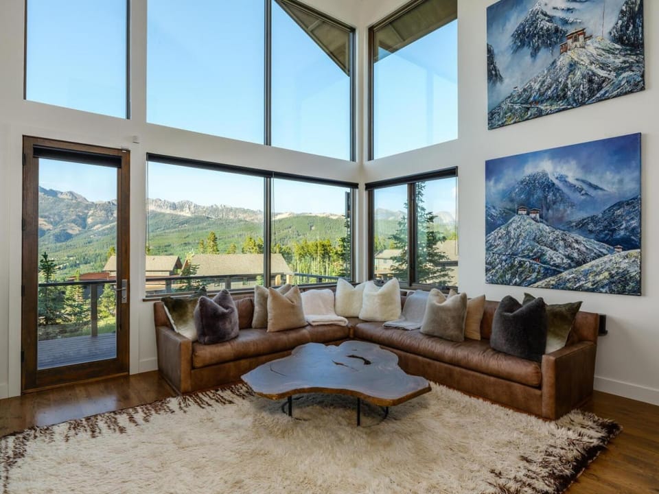 6 Silver Peaks House in Big Sky