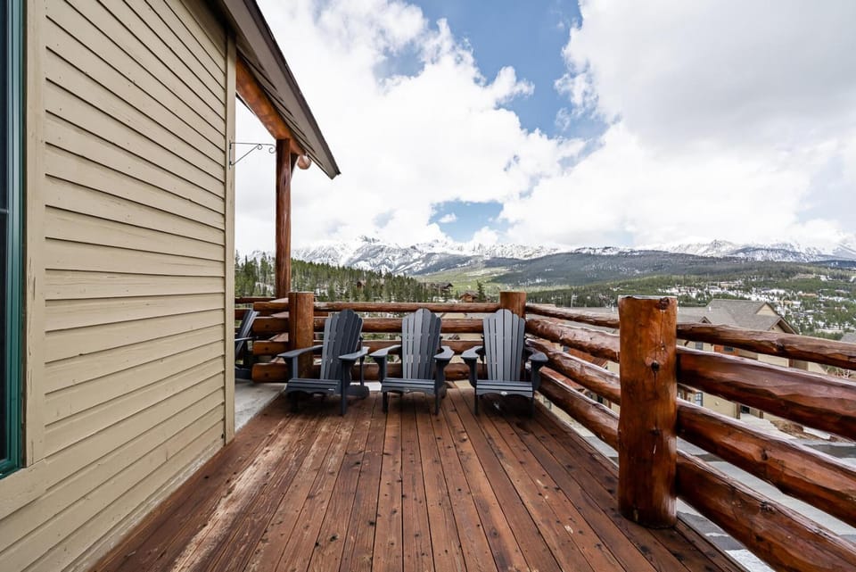 View (from property/room), Balcony/Terrace, Mountain view
