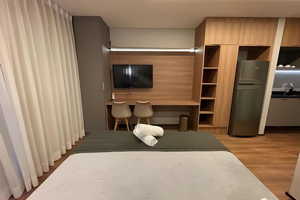 Bed, TV and multimedia, Bedroom