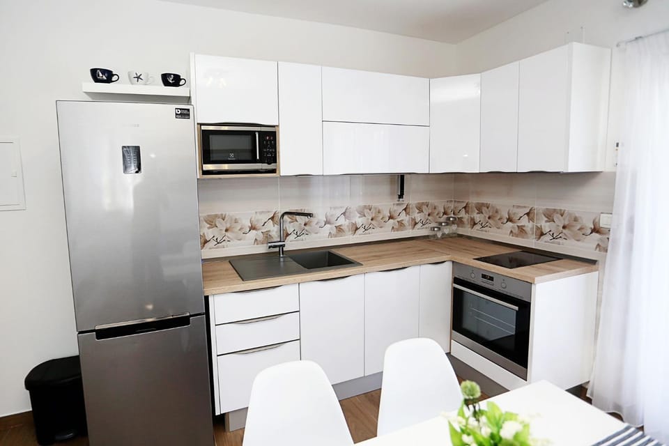 Kitchen or kitchenette, Other, Dining area