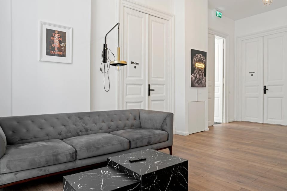 Living room, Seating area