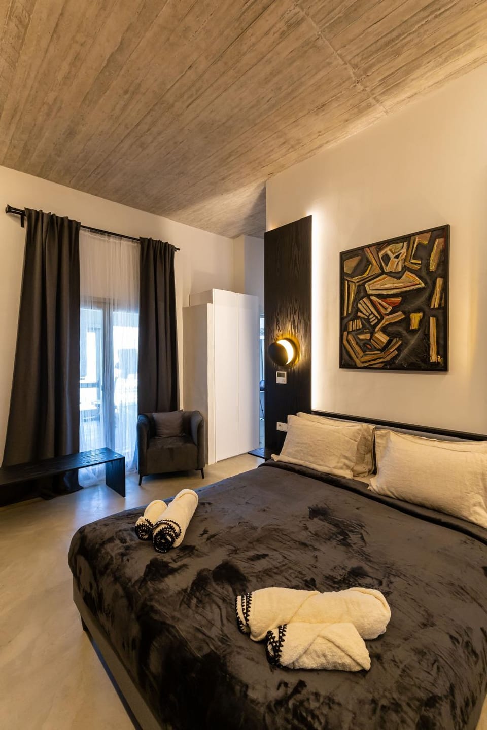 Bed, Photo of the whole room, Bedroom, towels