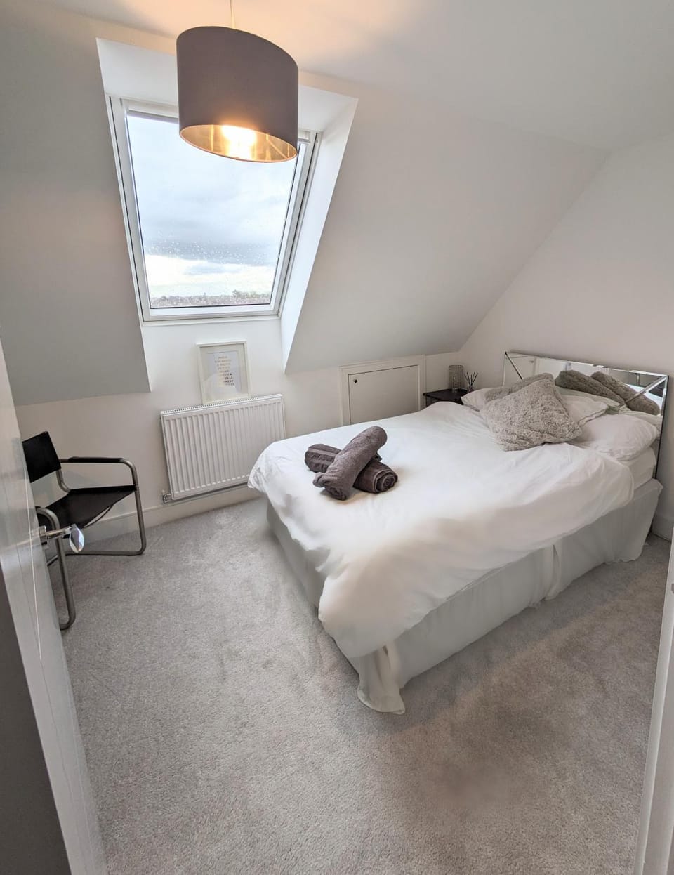 Bed, Photo of the whole room, Bedroom, towels