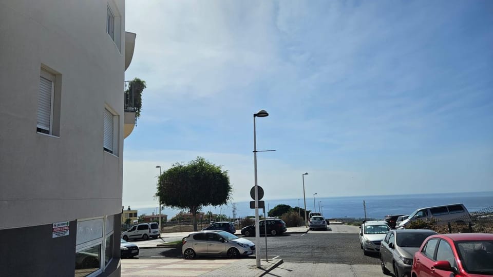 Off site, Location