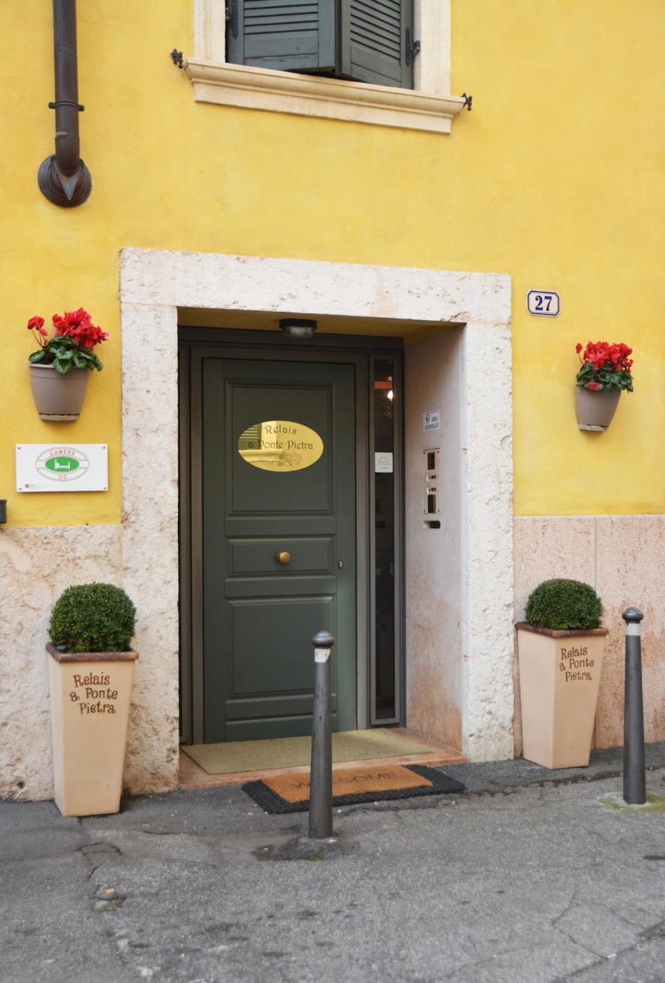 Facade/entrance