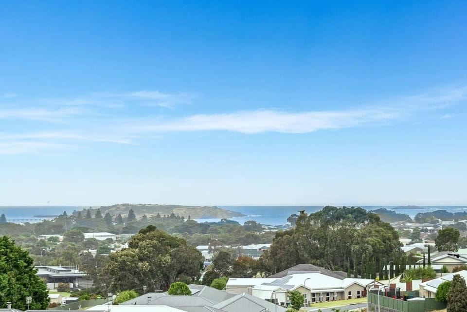 Serendipity - 27 Shields Crs Encounter Bay - No Linen Included House in Encounter Bay