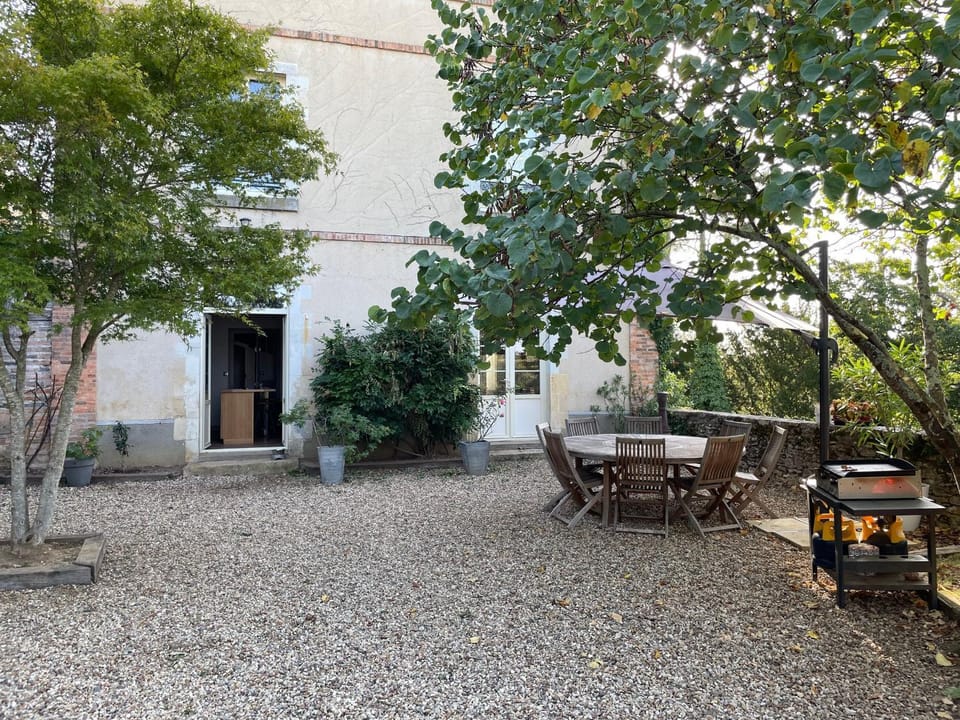 Grande maison familiale, 5 chambres, jardin, proche 24 Heures du Mans et abbaye de Solesmes. - FR-1-410-427 House in Pays de la Loire