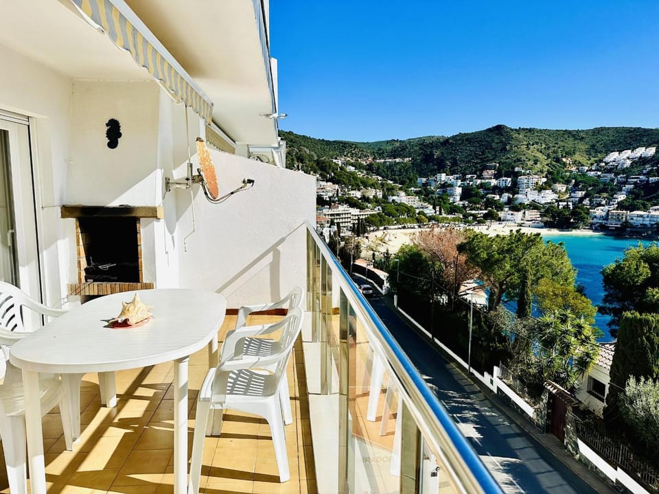 Encantador Apartamento con Terraza en la Costa de Roses - ES-258-123 Apartment in Roses