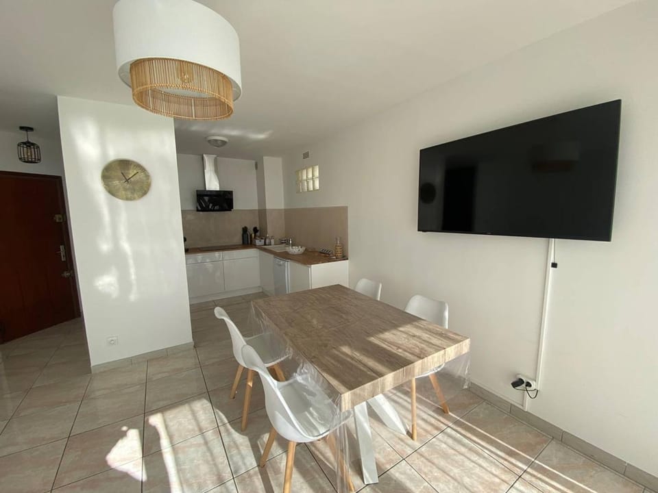 Duplex T3 avec Clim, Parking et Wifi - 6 Pers, Le Barcarès - FR-1-81-606 Apartment in Le Barcarès