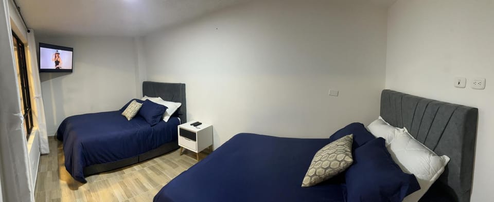 Bed, TV and multimedia, Photo of the whole room, Bedroom