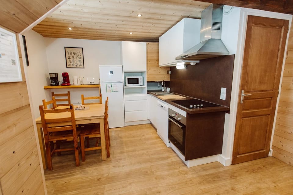 Kitchen or kitchenette, Dining area, dishwasher, oven, pet friendly, toaster