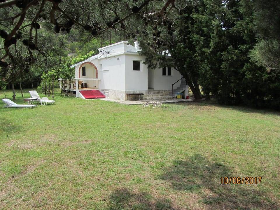 Holiday Home Idyllic Cottage House in Budva Municipality