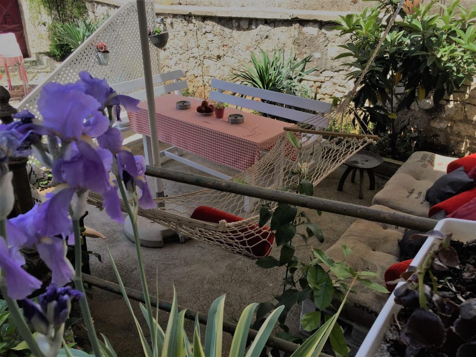 Garden, Seating area