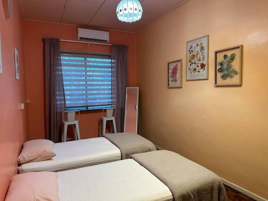 Bed, Photo of the whole room, Bedroom, air conditioner