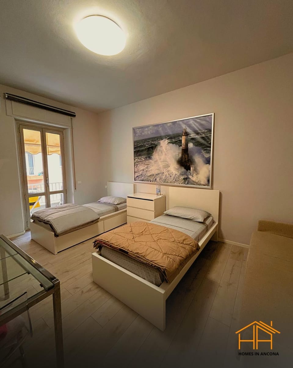 Bed, Photo of the whole room, Seating area, Bedroom