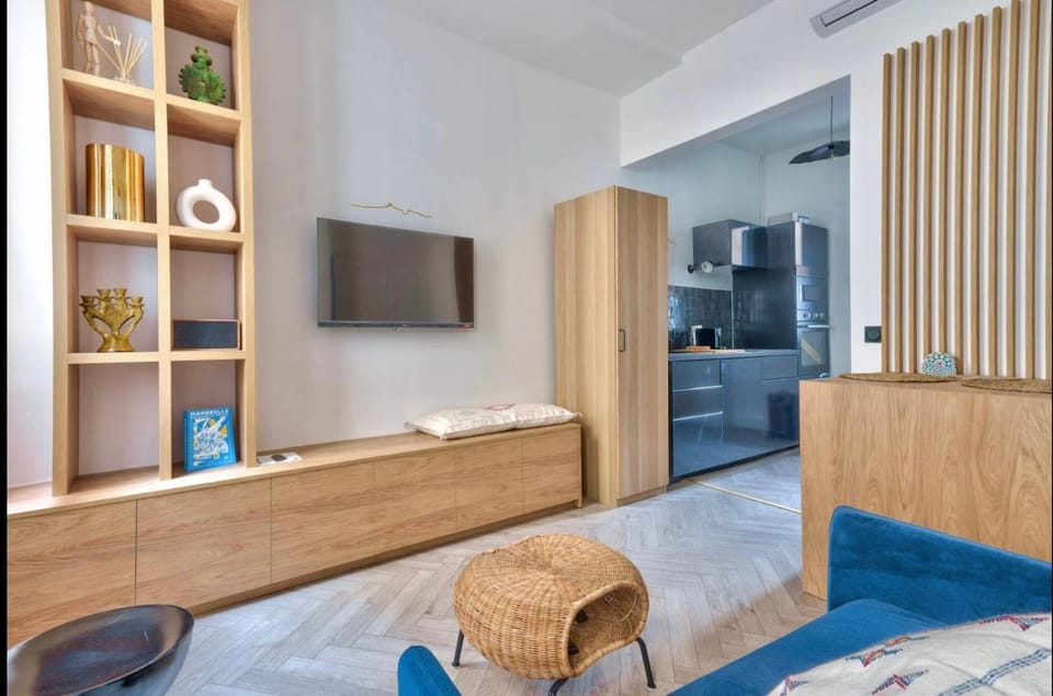 TV and multimedia, Kitchen or kitchenette, Living room, wardrobe