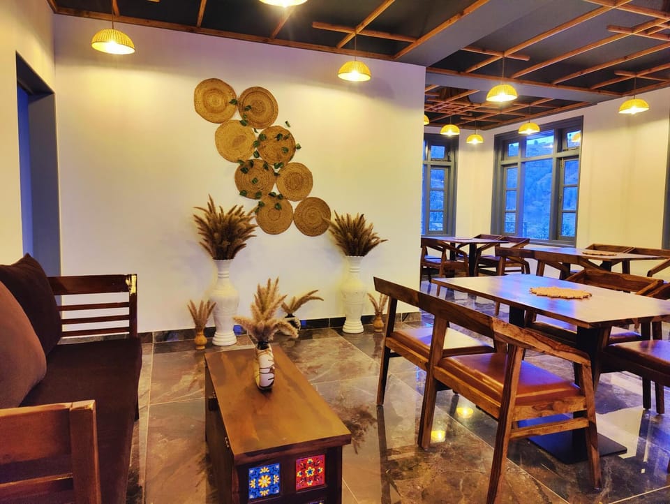 Restaurant/places to eat, Dining area, Dinner