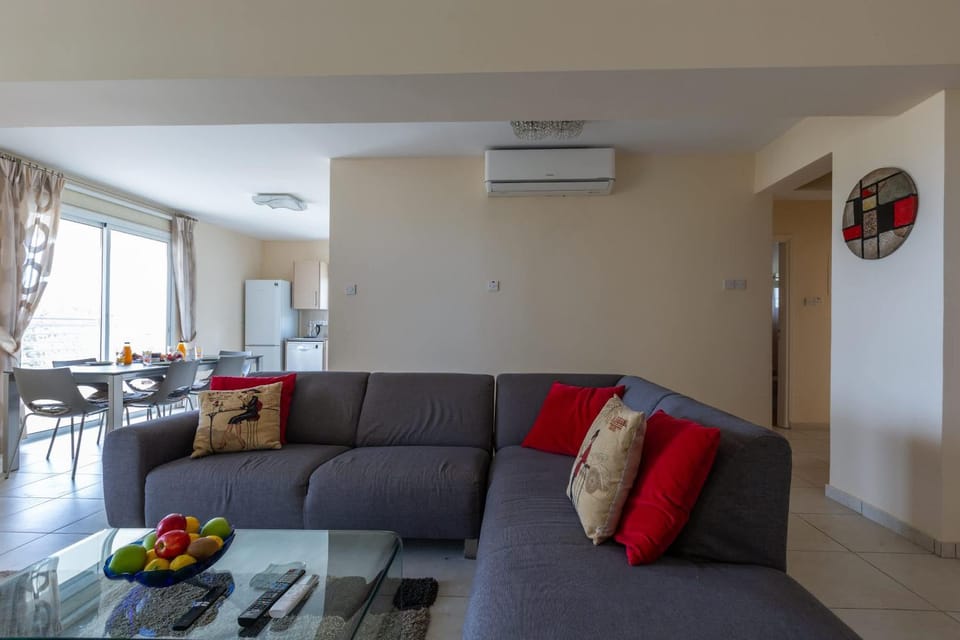 Spacious sea view apartment Apartment in Paphos