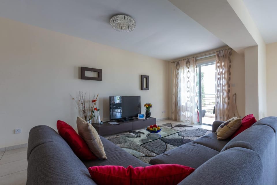 Spacious sea view apartment Apartment in Paphos