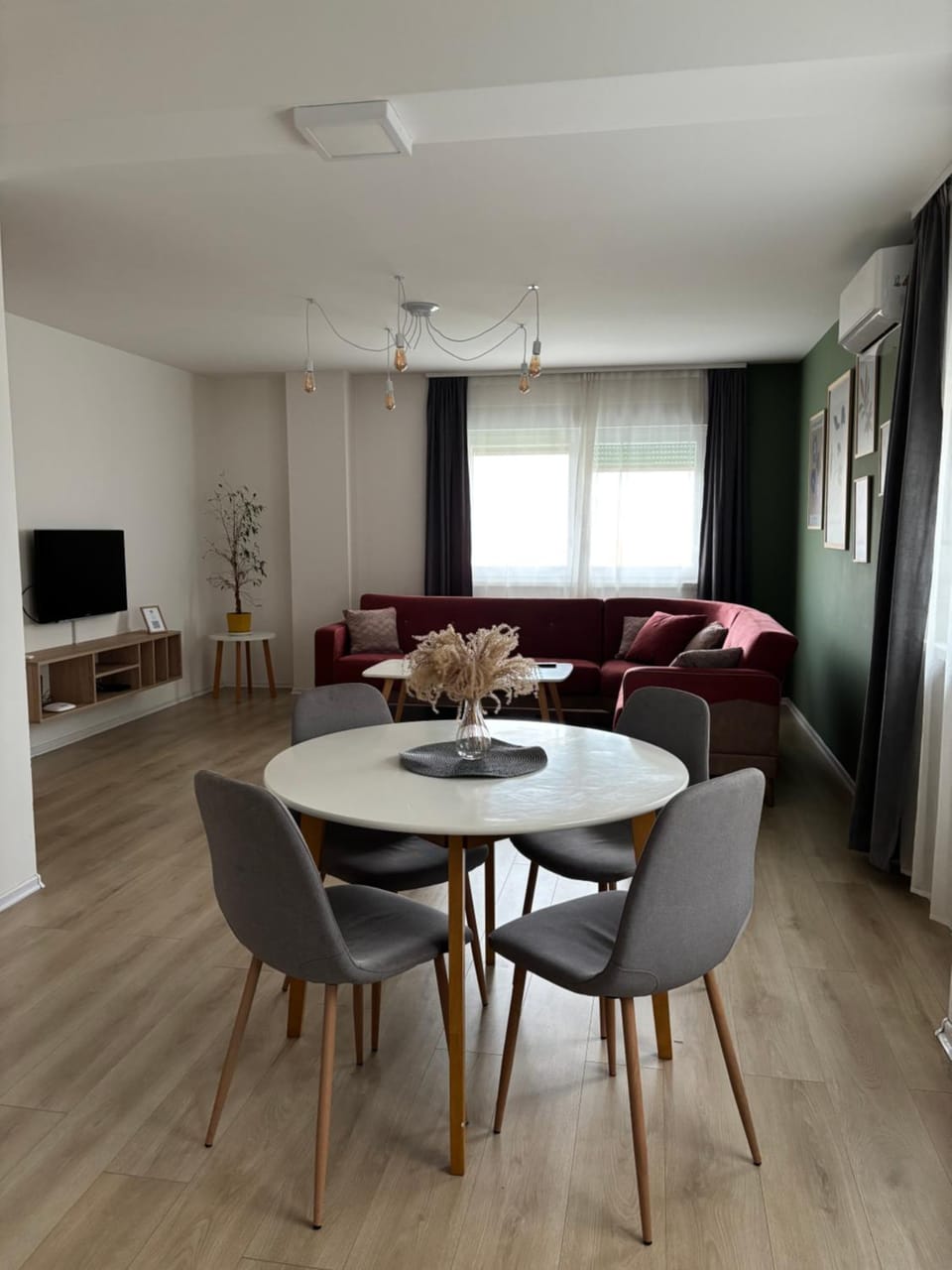 Communal lounge/ TV room, TV and multimedia, Living room, Seating area, Dining area