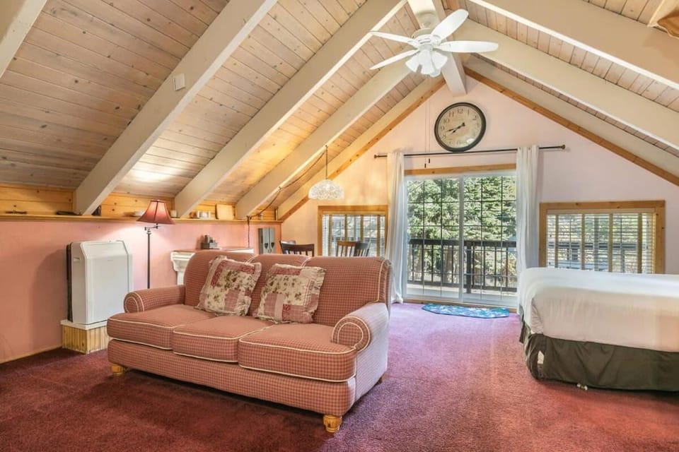 Serene 5BDR Near Beach and Forest Trails House in Lake Tahoe