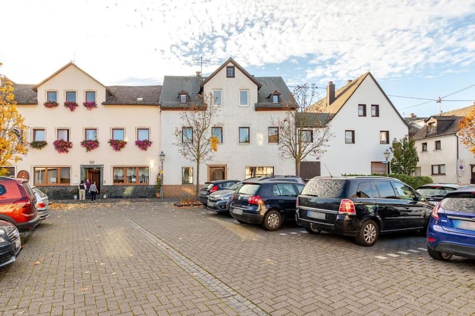 Property building, Day, Neighbourhood, Street view, Location, Parking