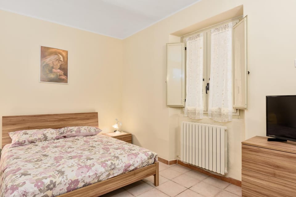 Bed, TV and multimedia, Photo of the whole room, Bedroom, internet