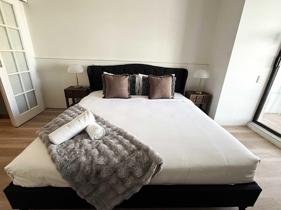 408 Abundant Abode CBD 1BR Best Location & Balcony Apartment in Perth