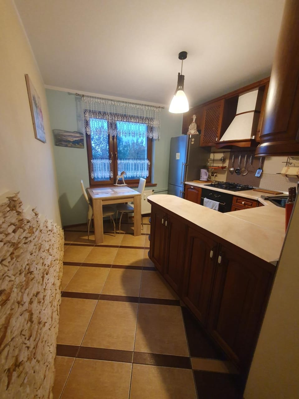 Kitchen or kitchenette, Dining area