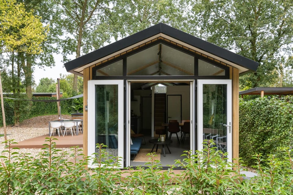Schitterend 4 persoons Tinyhouse met HOTTUB aan de bossen in Putten 4-16 Chalet in Putten
