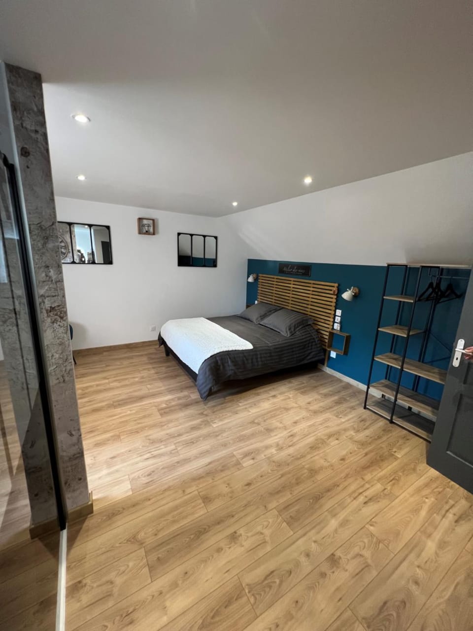 Bed, Photo of the whole room, Bedroom