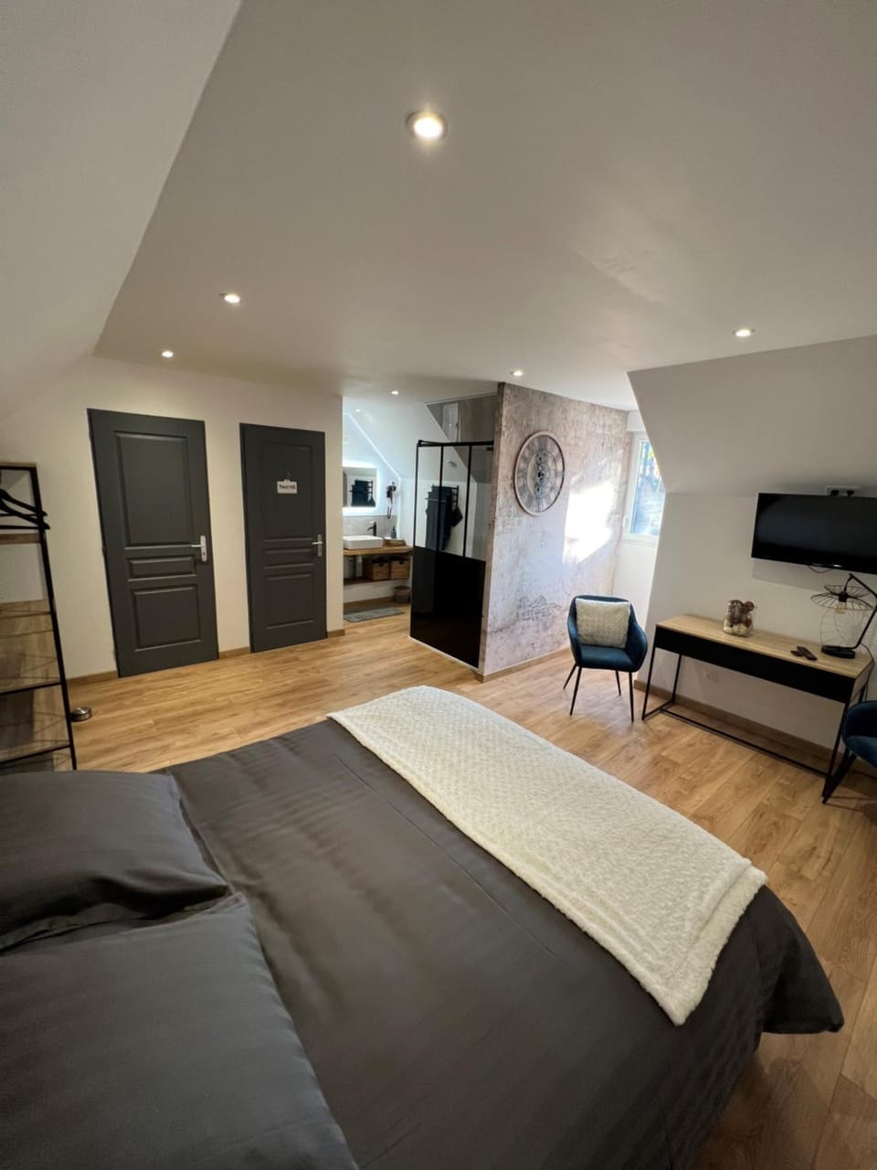 Photo of the whole room