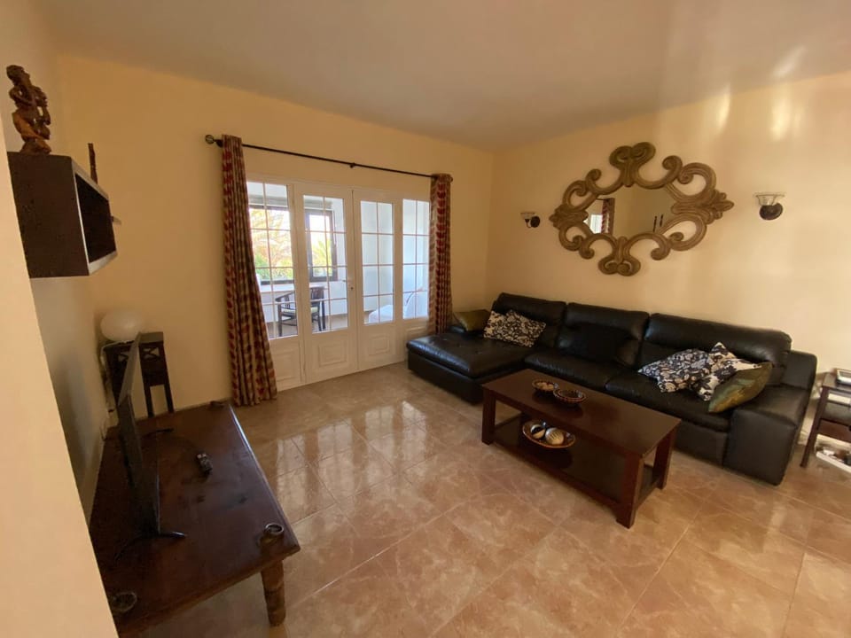 Communal lounge/ TV room, TV and multimedia, Living room, Meeting/conference room
