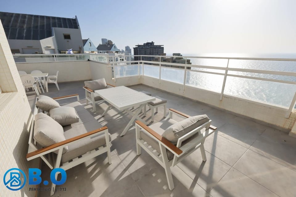View (from property/room), Balcony/Terrace, Sea view