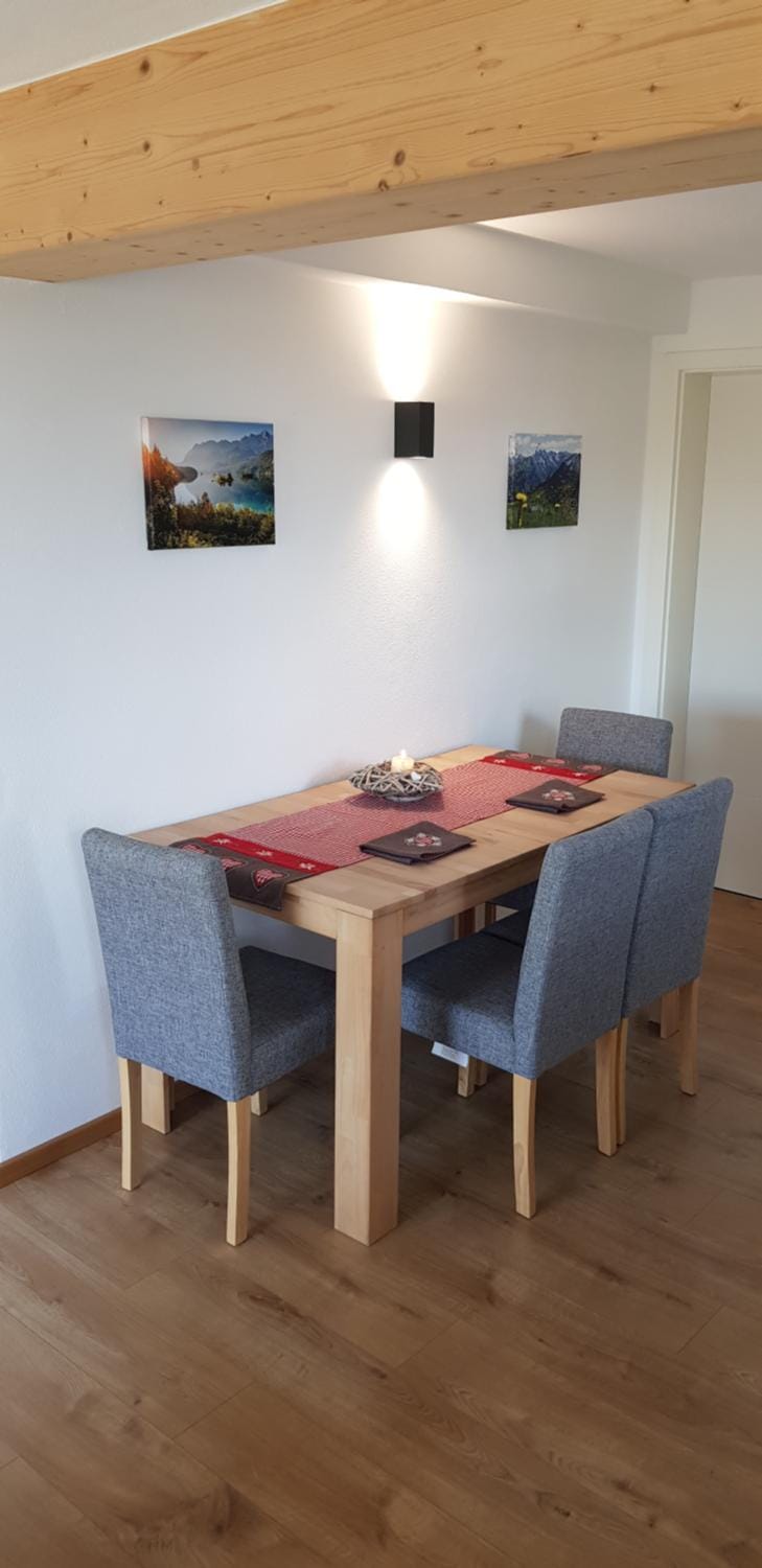 Seating area, Dining area