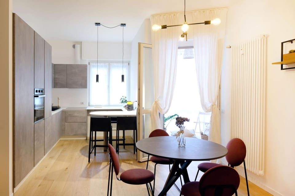 Kitchen or kitchenette, Seating area, Dining area, stove