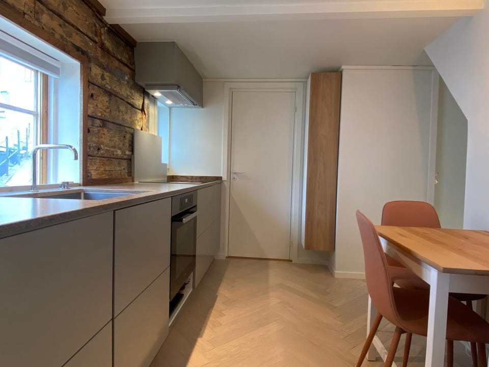 Dining area, kitchen
