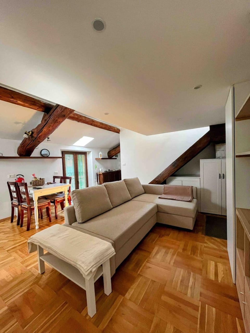 Living room, Photo of the whole room, Seating area, Dining area