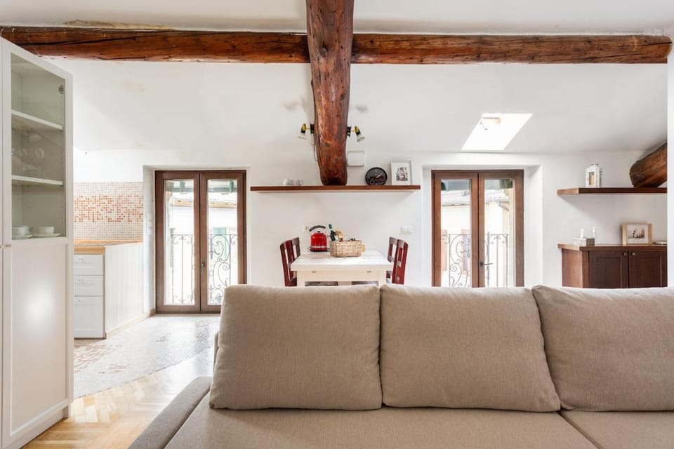 Living room, Photo of the whole room, Seating area