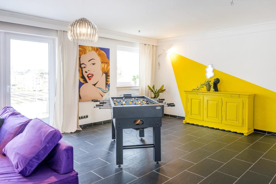 Living room, Seating area, Entertainment