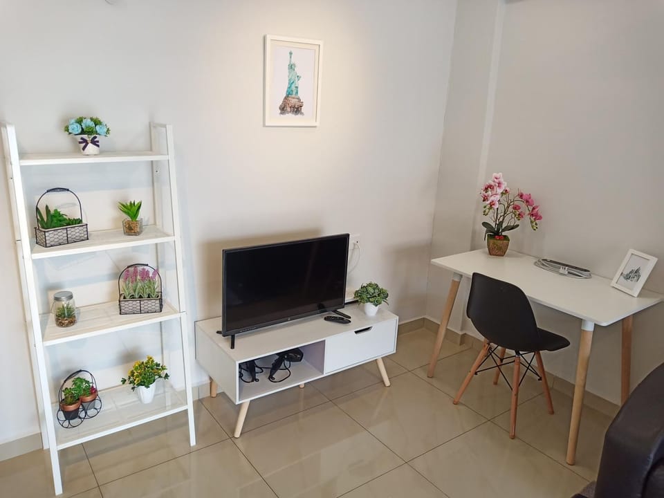 Georgetown, Up to 6 Pax, 3 Bedrooms, 1 Car Park by Star Home Apartment in George Town