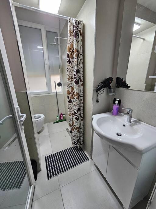 Studio near US Embassy with balcony Apartment in Tirana