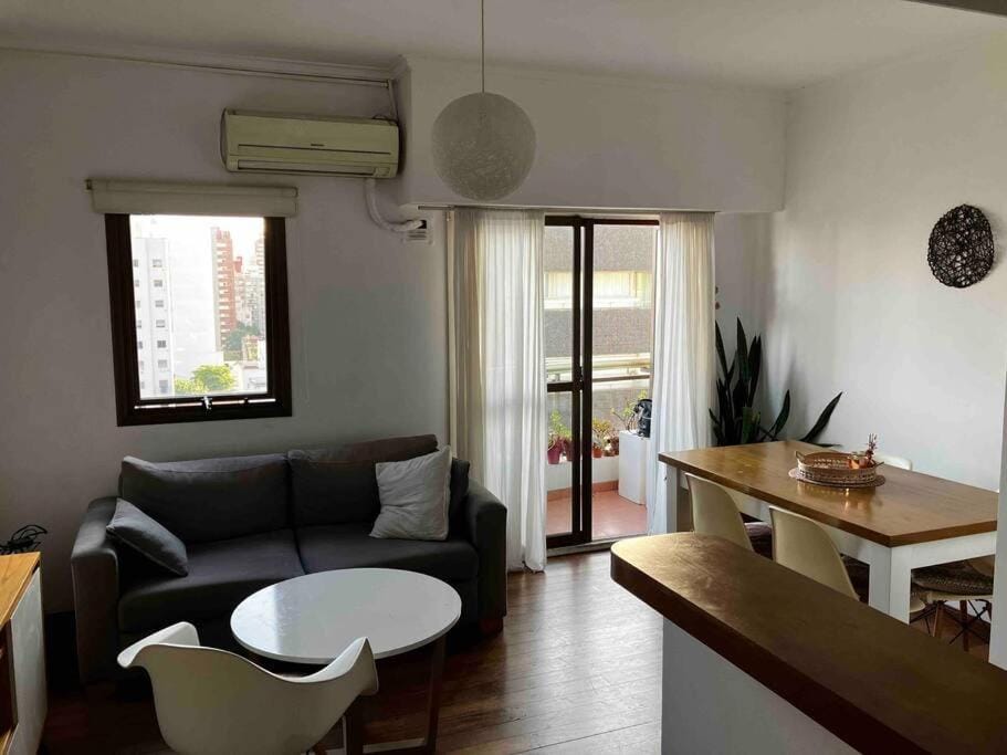 Depto temporario 2 pers céntrico luminoso amplio Apartment in La Plata