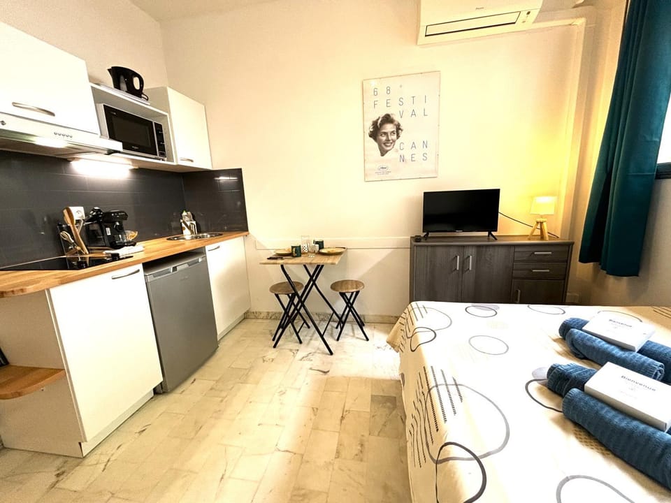 TV and multimedia, Dining area, stove, kitchen