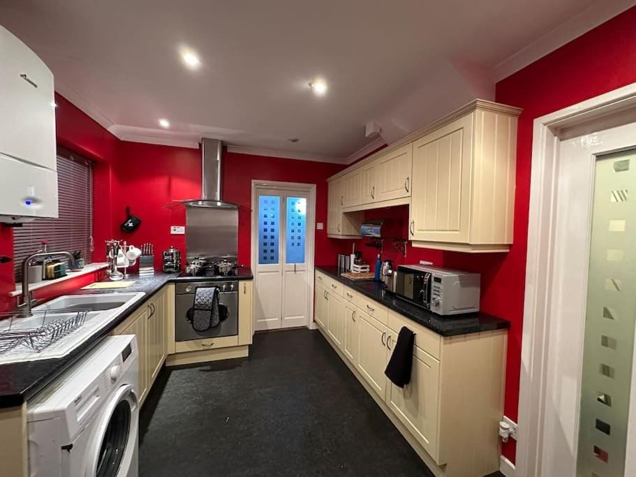 Coffee/tea facilities, Kitchen or kitchenette, minibar, pet friendly, toaster, washing machine